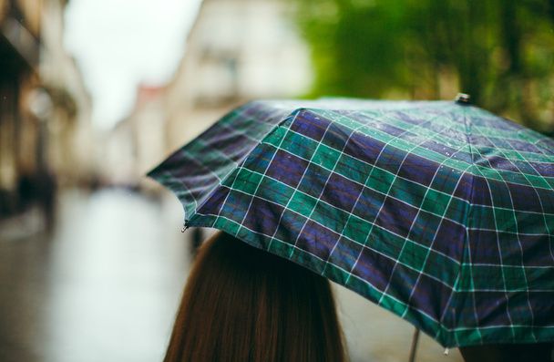 Rear view of girl with an umbrella - Foto, Bild