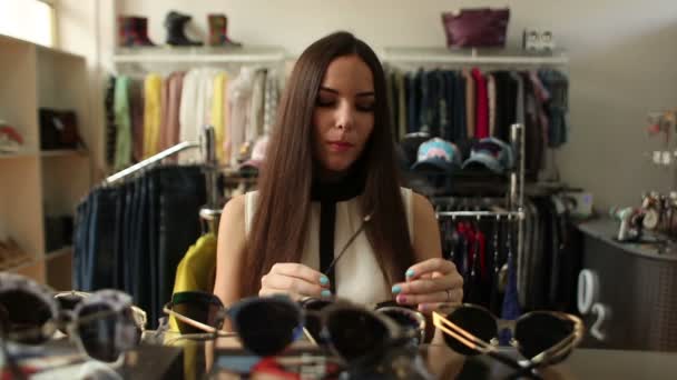 Fashionable girl shopping in a store. - Footage, Video