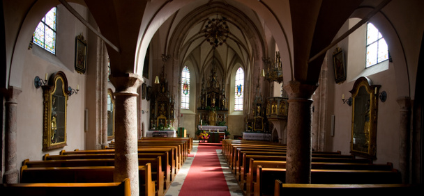 Iglesia interior
 - Foto, Imagen