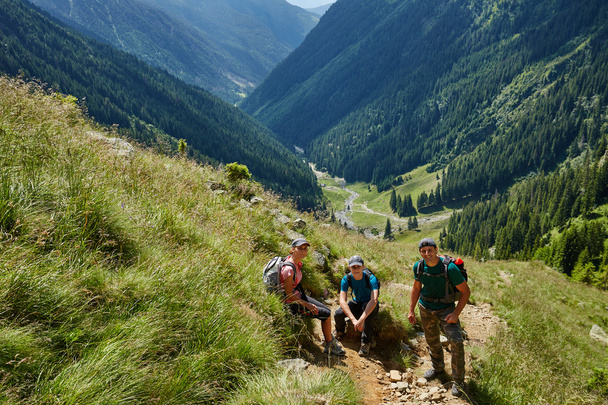 hikers resting  in the mountains - Foto, immagini