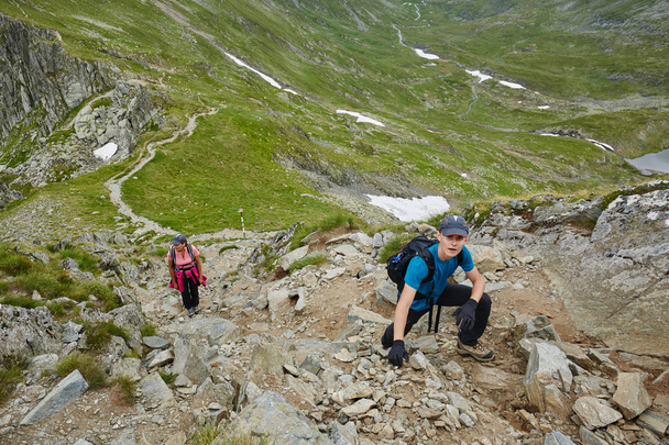 hikers on a mountain trail - Zdjęcie, obraz