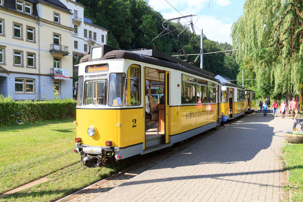 バート ・ シャンダウ、ザクセン ・ スイスで Kirnitzschtal の路面電車 - 写真・画像