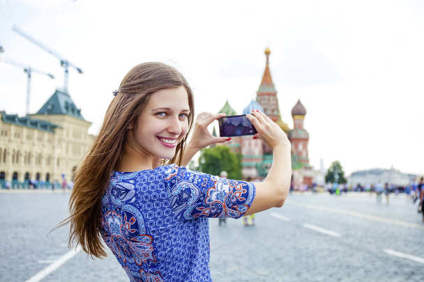 Young woman photographed attractions in Moscow - Фото, зображення