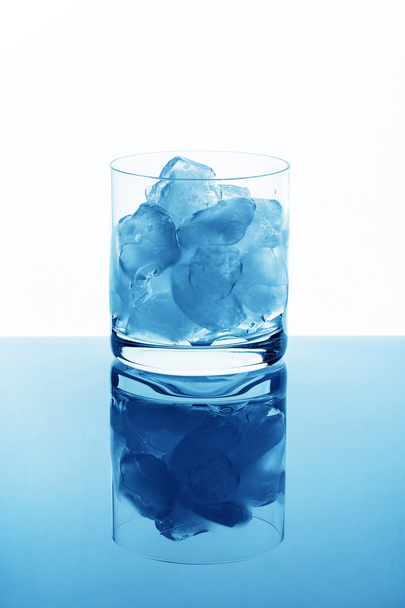 Glas mit Eis - Foto, Bild
