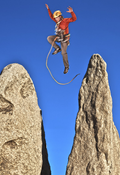 βράχο ορειβάτης για τη σύνοδο κορυφής. - Φωτογραφία, εικόνα