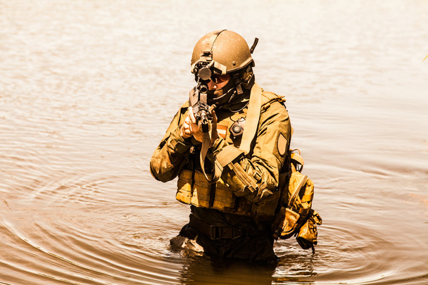 fuerzas especiales en el agua
 - Foto, Imagen