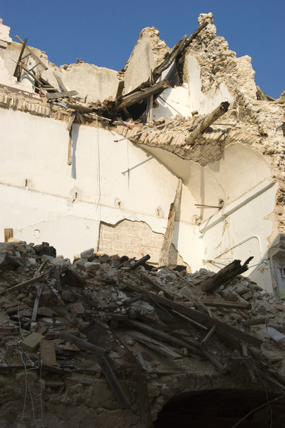 Разрушения, вызванные землетрясением
 - Фото, изображение
