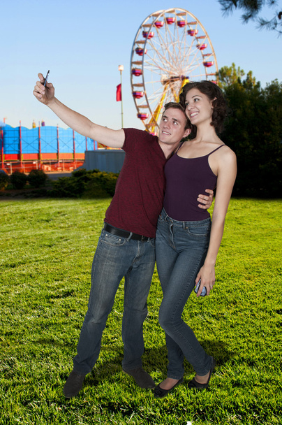 couple prenant un selfie - Photo, image