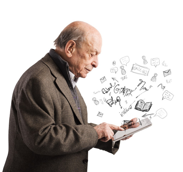 Hombre de edad enviar correo electrónico y leer con la tableta
 - Foto, imagen