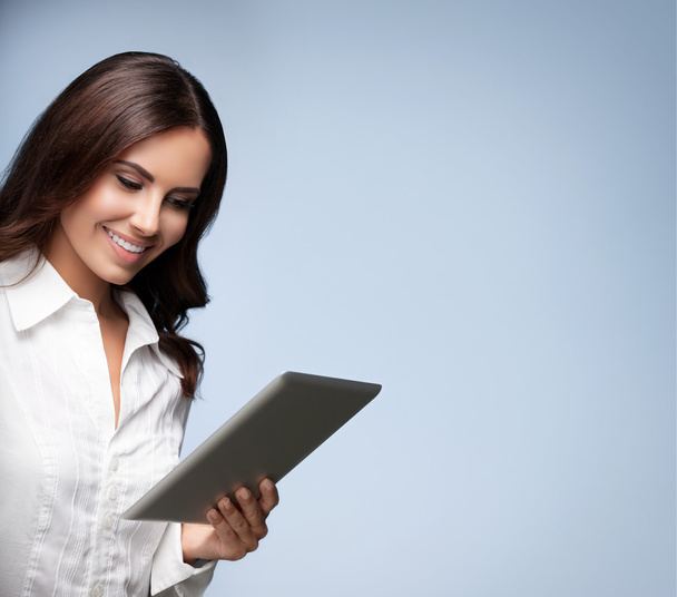businesswoman using no-name tablet pc, over grey - Foto, imagen