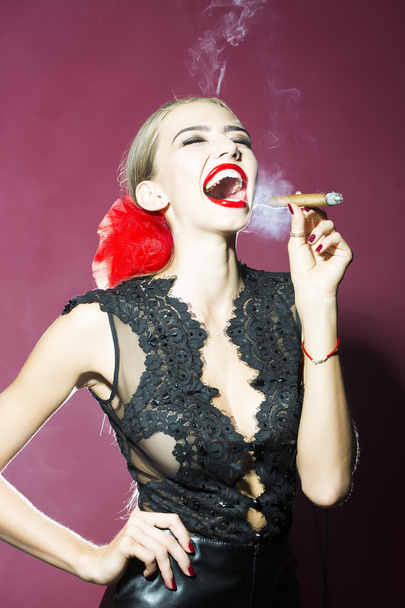 Smoking woman - Foto, immagini