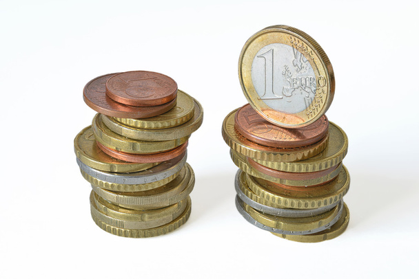 Monedas en euros - Foto, imagen