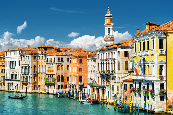 Facciate colorate di case medievali e Canal Grande, Venezia
 - Foto, immagini