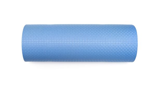 Μπλε γιόγκα mat για άσκηση, που απομονώνονται σε λευκό φόντο. - Φωτογραφία, εικόνα