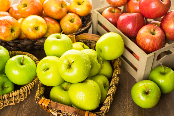 Variedad de manzanas orgánicas
 - Foto, imagen