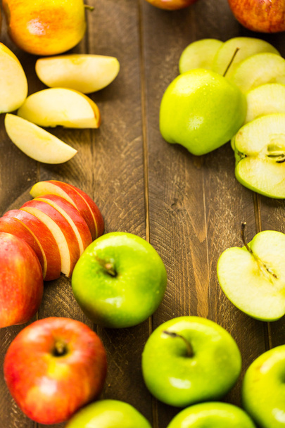 Variedad de manzanas orgánicas
 - Foto, Imagen