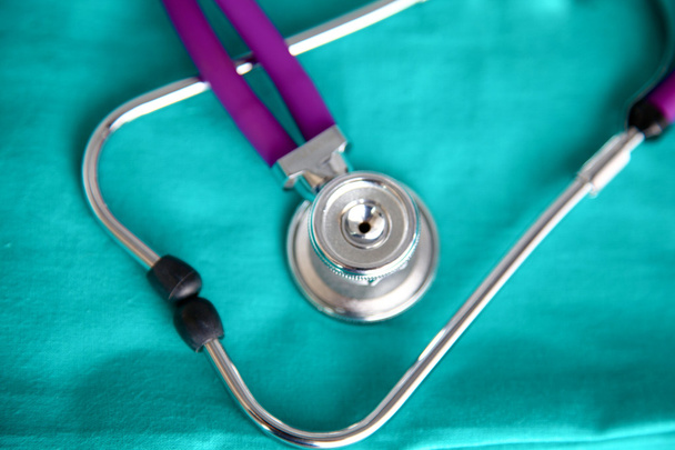 stetoskop, srdce a schránka na lékařské jednotné, záběr - Fotografie, Obrázek