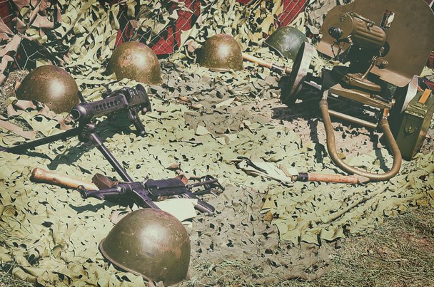 установка советского оружия в честь победы во Второй мировой войне. 9 мая День Победы. Фотографии в стиле ретро
 - Фото, изображение