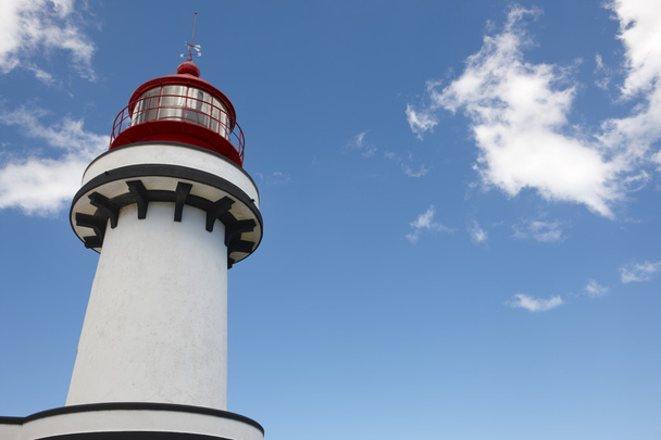 rot-weißer Leuchtturm in topo, sao jorge, azores. portugal - Foto, Bild