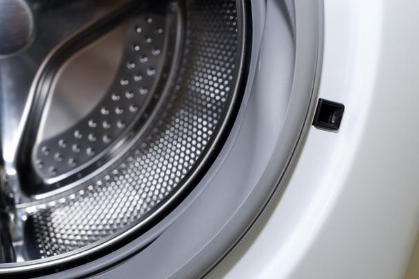 Lavadora blanca para limpieza de ropa doméstica
 - Foto, imagen