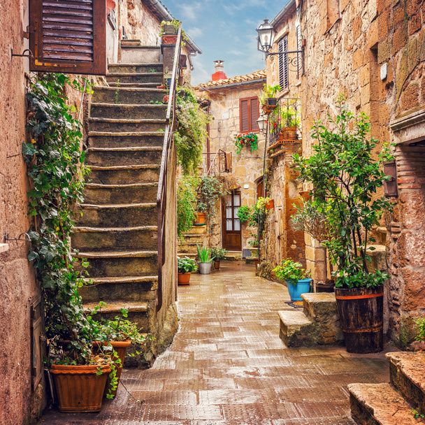 Alley in de oude stad Pitigliano Toscane Italië - Foto, afbeelding