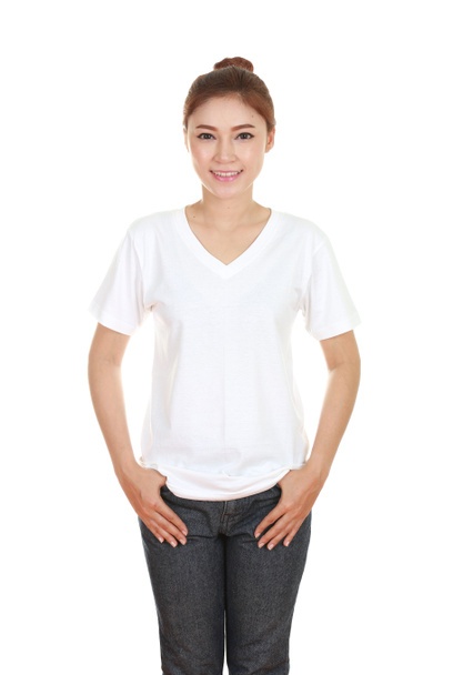 genç güzel kadın, boş t-shirt - Fotoğraf, Görsel