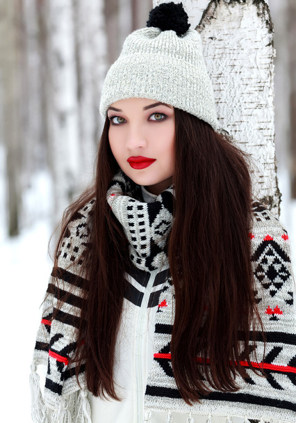 jovem mulher em um parque de inverno - Foto, Imagem