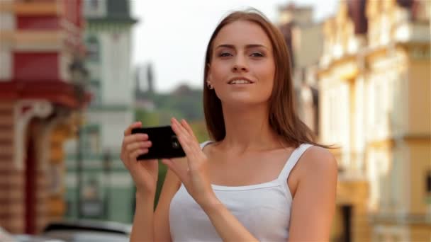 Lifestyle concept woman photographed on the smartphone - Footage, Video