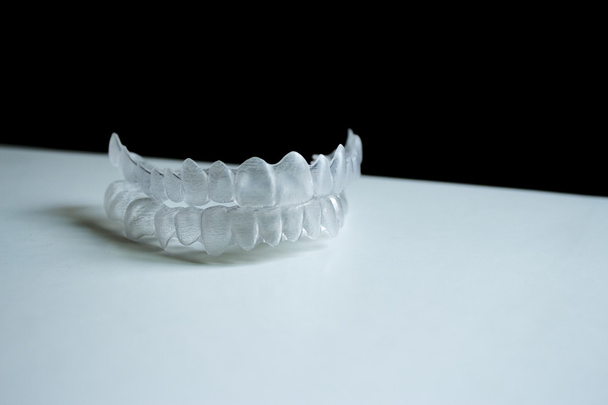 αγκύλες αόρατο οδοντιατρική δόντια δόντι πλαστικά άγκιστρα - Φωτογραφία, εικόνα