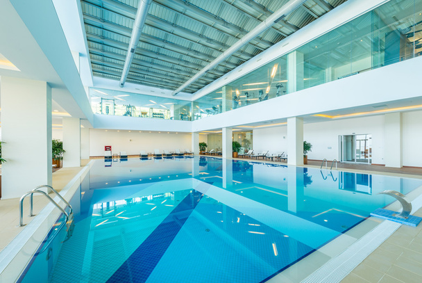 Krytý plavecký bazén v zdravý koncepce - Fotografie, Obrázek