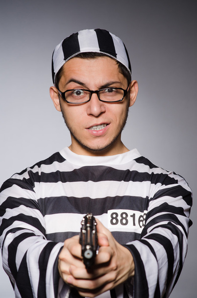 Mladý vězeň s pistole - Fotografie, Obrázek