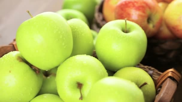органические яблоки в корзинах
 - Кадры, видео