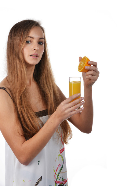 Молода жінка зі склянкою соку
 - Фото, зображення