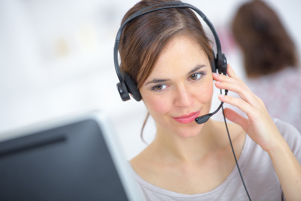 Call centre worker - Foto, afbeelding