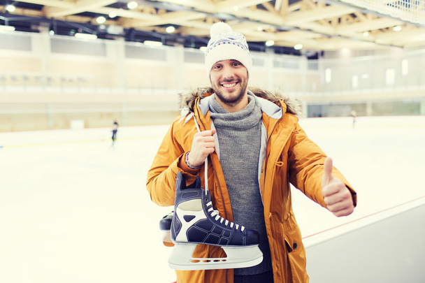 happy young man showing thumbs up on skating rink - Φωτογραφία, εικόνα