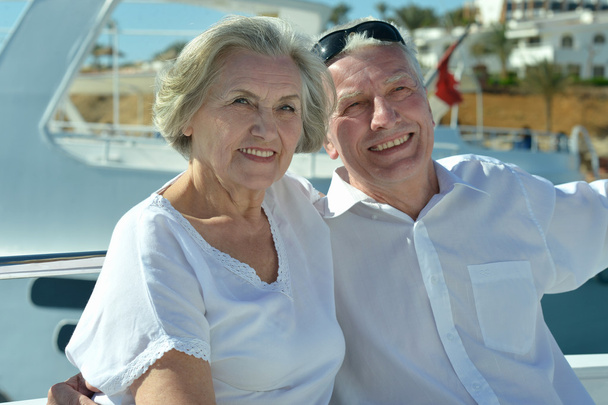 Idosos casal em barco no mar
 - Foto, Imagem