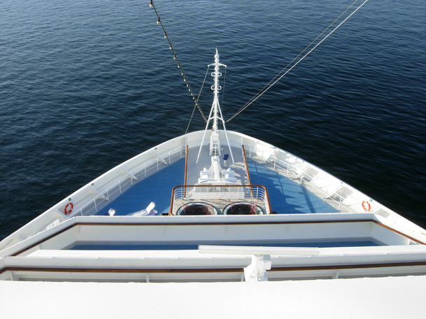 boog van een cruiseschip - Foto, afbeelding