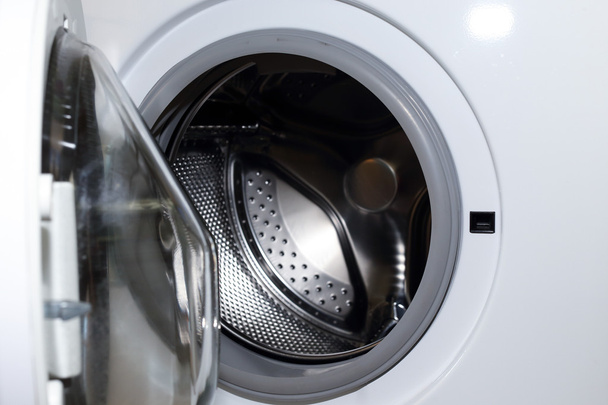 beyaz çamaşır makinesi temizlik ev işi ceketler - Fotoğraf, Görsel