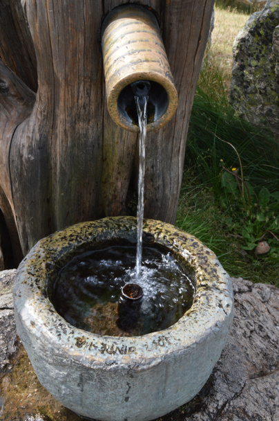 Fontaine rustique
 - Photo, image