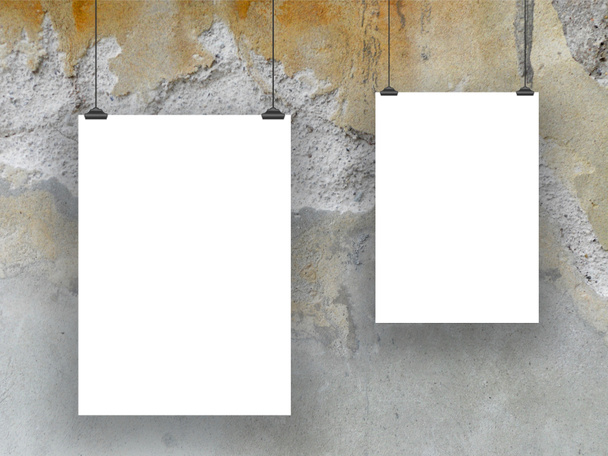 Dva listy papíru s klipy hnědá šedá bílá - Fotografie, Obrázek