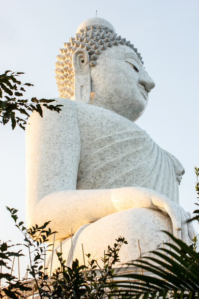 White big Buddha - Foto, immagini