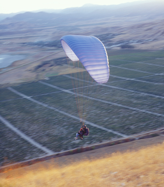Tandem paragliding. - Zdjęcie, obraz