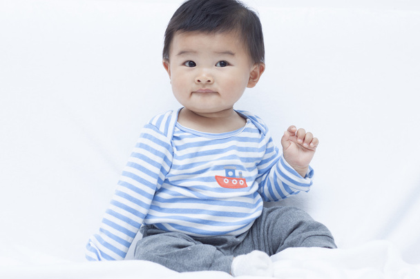 Κινέζικα χαριτωμένο μωρό αγόρι στο κοστούμι ναυτικών - Φωτογραφία, εικόνα