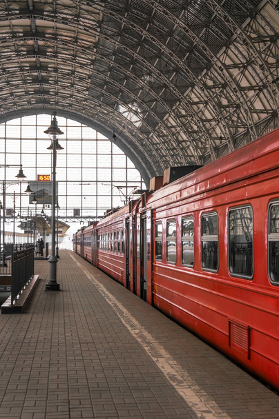 Red train on a station in Moscow - Foto, immagini