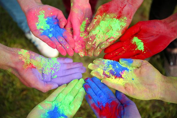 Hands of young people with Indian dyes  - Foto, imagen