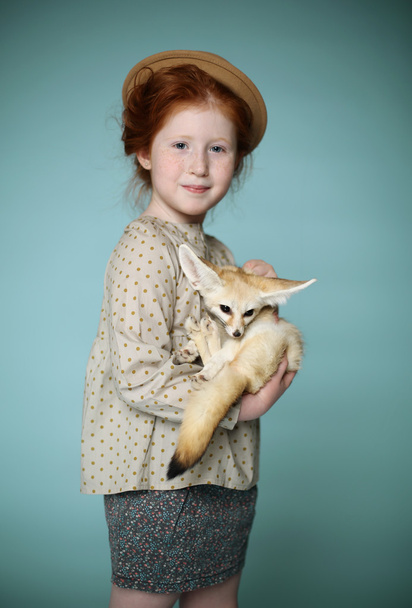 beautiful girl with  sweet little fox - Foto, imagen