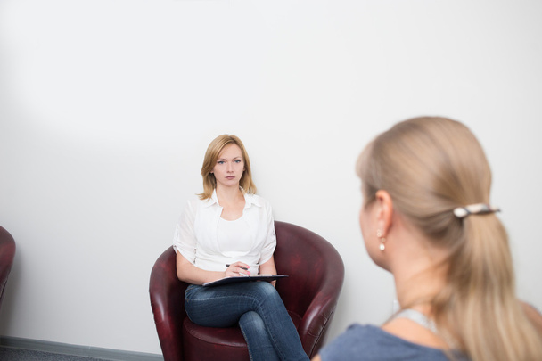 Woman with problem on reception for psychologist - Foto, Imagem