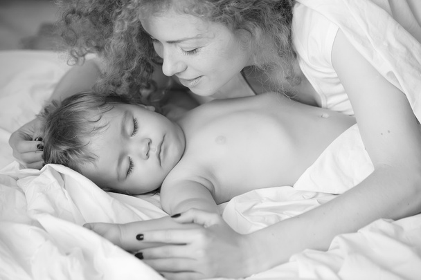 madre con bebé
 - Foto, Imagen