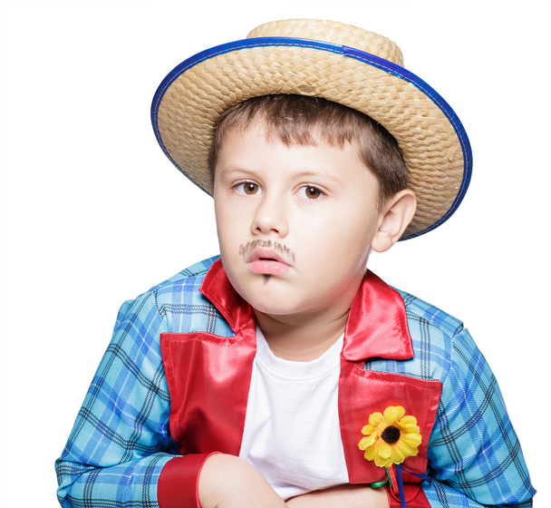 menino vestindo chapéu de palha posando
 - Foto, Imagem