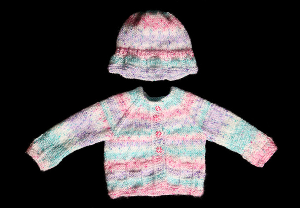 pull et chapeau en laine tricotée
 - Photo, image